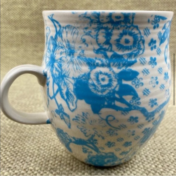 Anthropologie monogrammed letter E mug - Picture 4 of 9
